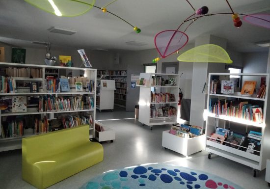 Bibliothèque de Charnècles  – Les Mots Passant