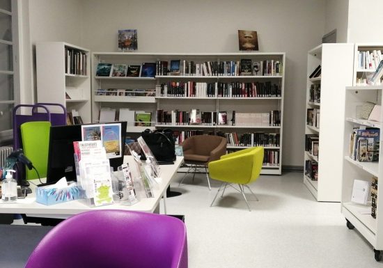 Bibliothèque de Charnècles  – Les Mots Passant